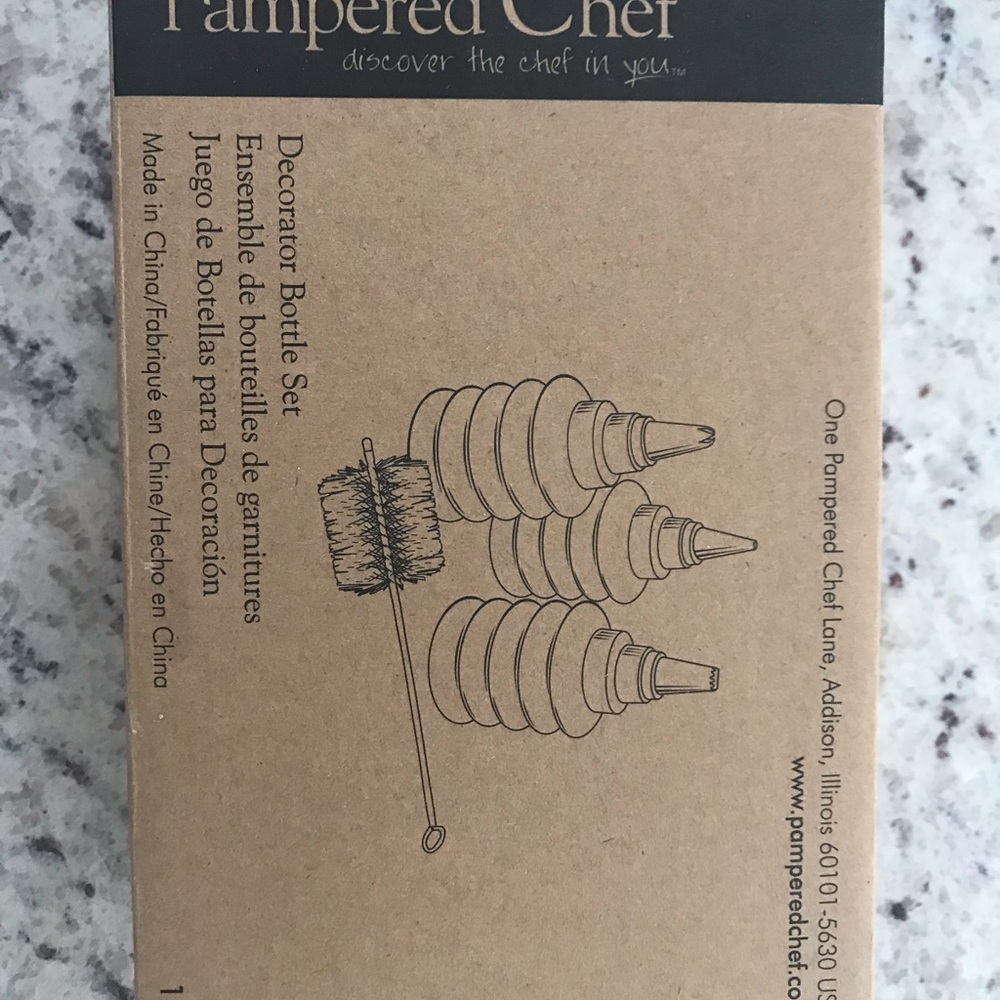 Pampered Chef Decorator Bottle set